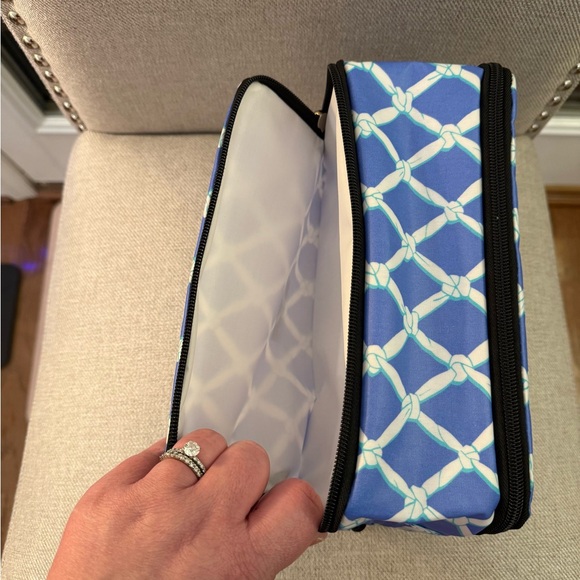 Scout “3-Way Toiletry Bag” Blue with White Rope-Link Pattern - *LIKE NEW* - Picture 6 of 7